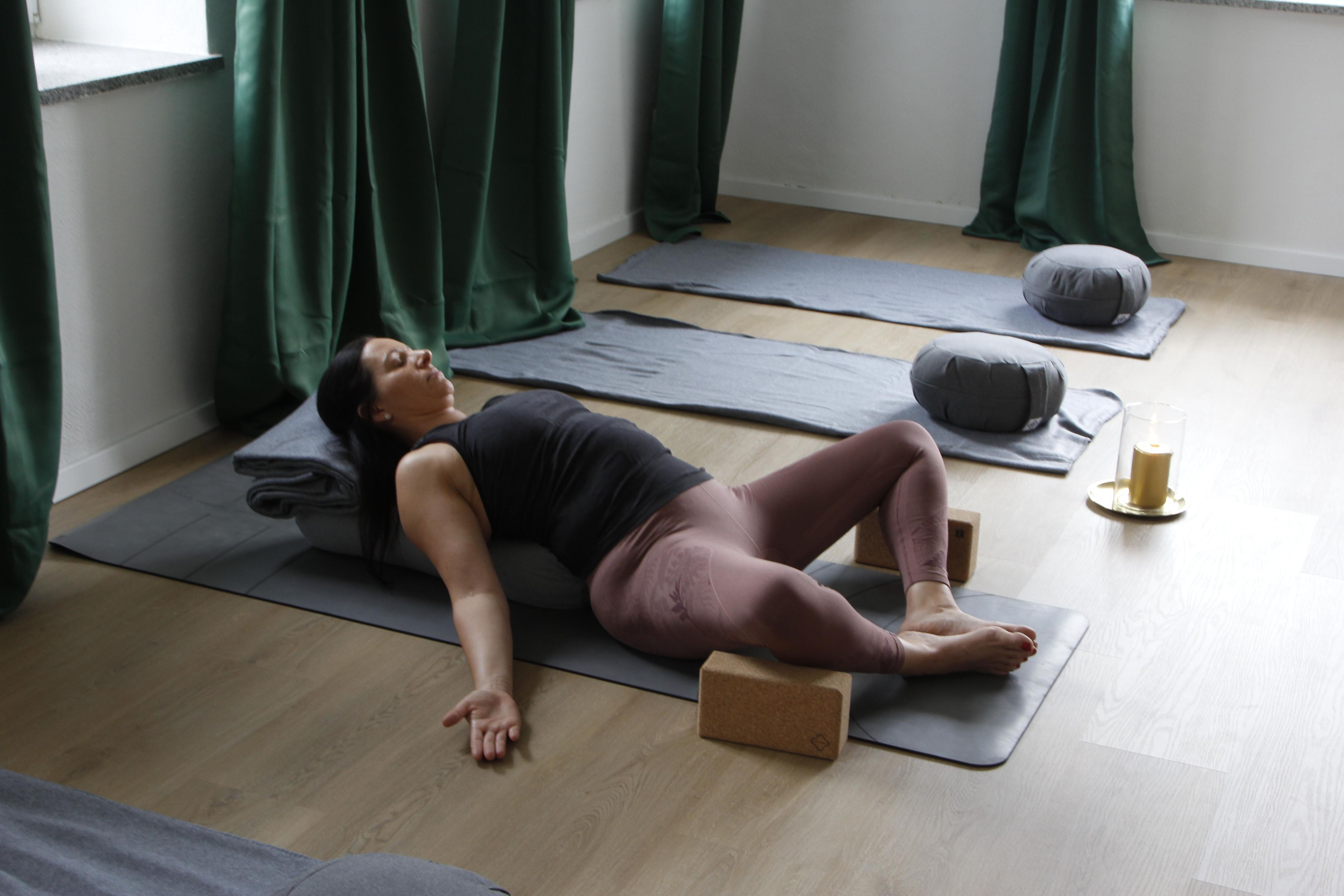 Bild von Maria beim Yin Yoga